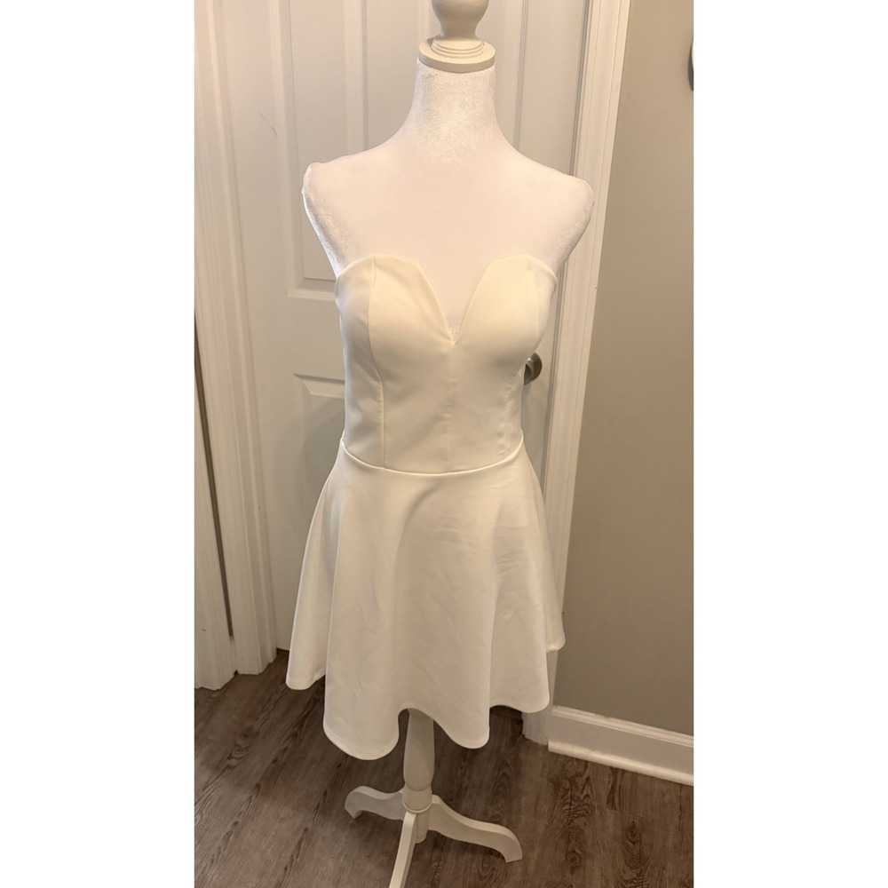Charlotte Russe Strapless Skater Mini Dress White Ivory Notched V-Neck Junior L